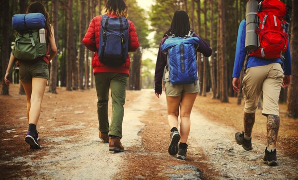 Existe-t-il des forfaits pour les groupes ou les événements spéciaux au Camping Le Garrigon ?