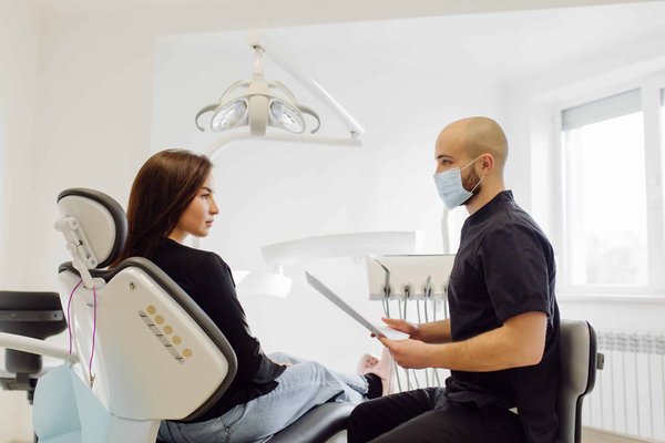 Les cliniques dentaires offrent-elles des soins de restauration dentaire ?