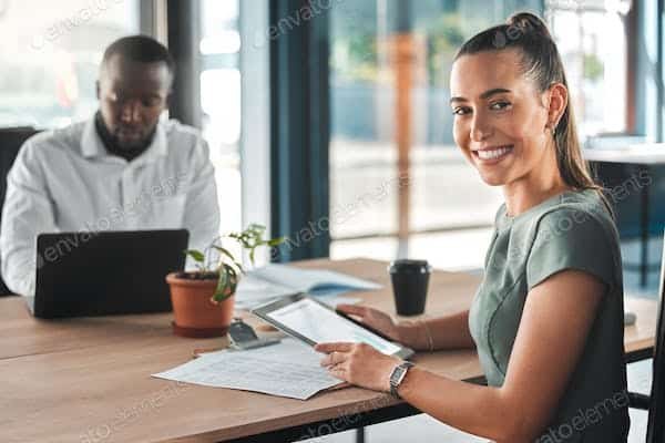 Comment le SMS et l'email peuvent-ils améliorer la fidélisation client?